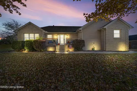 365 Cedarview Dr, Shepherdsville, KY 40165