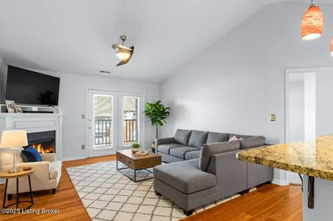 8002 Magnolia Ridge Ct UNIT 203, Louisville, KY 40291