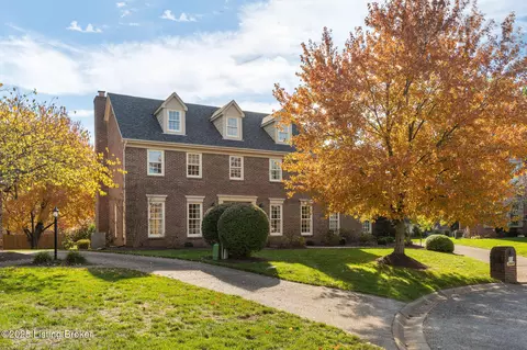 2809 Woods Club Rd, Louisville, KY 40241