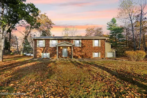 929 Hickyory Dr, Vine Grove, KY 40175