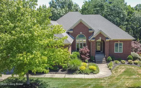 4217 Woodmont Park Ln, Louisville, KY 40245