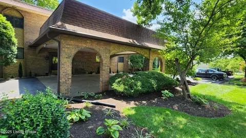 1600 Gardiner Ln #218, Louisville, KY 40205