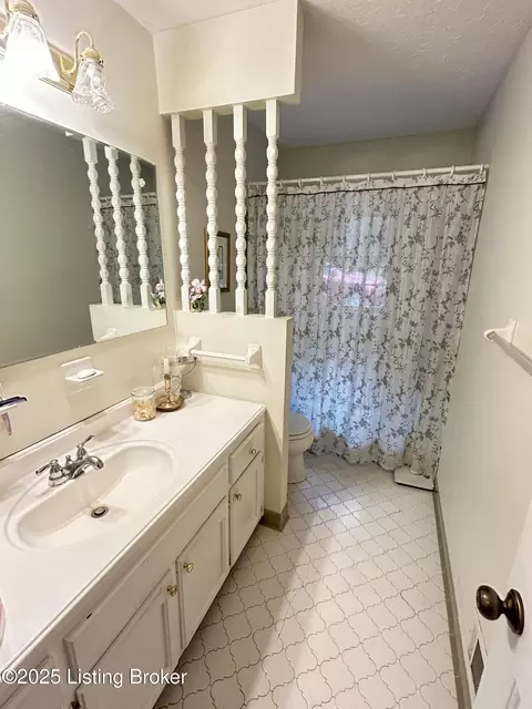 Bath - 615 Buck Knobs Rd, Ekron, KY 40117 photo 1 of 2