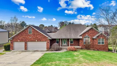239 Village Circle Dr, Shepherdsville, KY 40165
