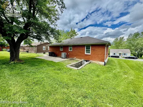 105 Rizer Ave, Springfield, KY 40069 photo 16