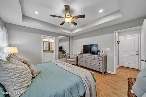 Bedroom - 200 Stringer Ln, Mount Washington, KY 40047 photo 2 of 10