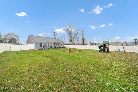 Exterior - 200 Stringer Ln, Mount Washington, KY 40047 photo 6 of 9