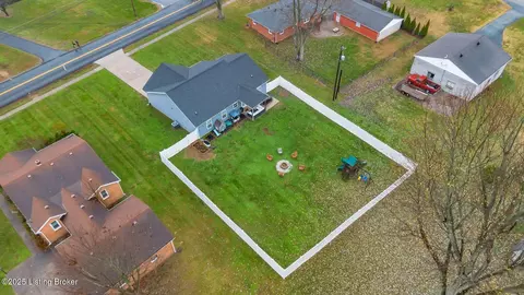 View/Area - 200 Stringer Ln, Mount Washington, KY 40047 photo 3 of 6