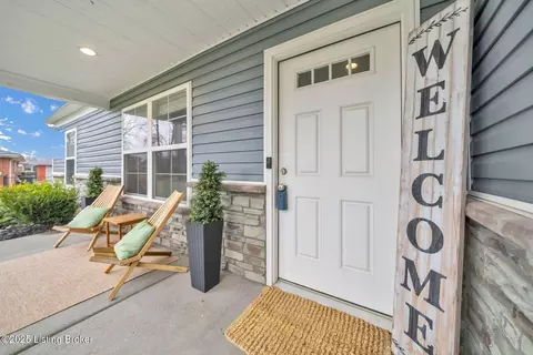 Exterior - 200 Stringer Ln, Mount Washington, KY 40047 photo 8 of 9