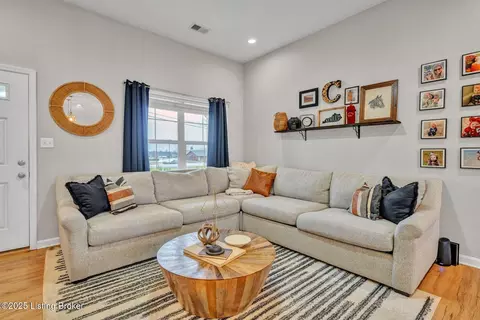 Living - 200 Stringer Ln, Mount Washington, KY 40047 photo 1 of 2