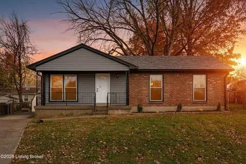 8001 Cloverport Ct, Louisville, KY 40228