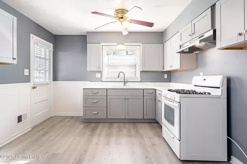 3411 Tuba Dr, Louisville, KY 40216