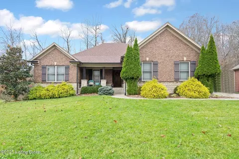 9806 Secretariat Dr, Louisville, KY 40214