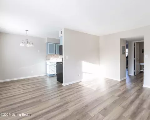 239 Middletown Sq, Louisville, KY 40243