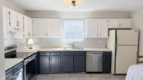 810 Rolling Ridge Cir, Simpsonville, KY 40067
