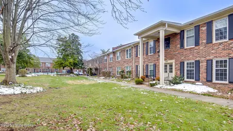 262 Salisbury Sq #102, Louisville, KY 40207