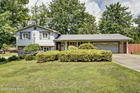 7300 Royalwood Dr, Louisville, KY 40214