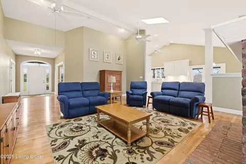 Living - 8790 Lagrange Rd, Smithfield, KY 40068 photo 2 of 3