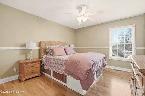 Bedroom - 8790 Lagrange Rd, Smithfield, KY 40068 photo 9 of 10