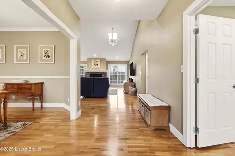 Entry Way - 8790 Lagrange Rd, Smithfield, KY 40068 photo 2 of 4