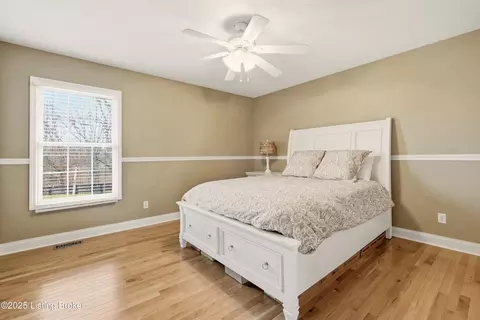 Bedroom - 8790 Lagrange Rd, Smithfield, KY 40068 photo 7 of 10