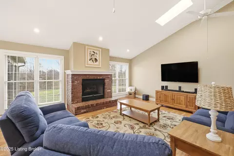 Living - 8790 Lagrange Rd, Smithfield, KY 40068 photo 1 of 3