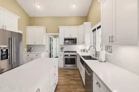 Kitchen - 8790 Lagrange Rd, Smithfield, KY 40068 photo 2 of 5