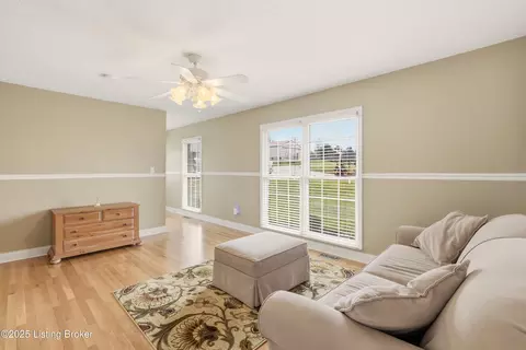 Living - 8790 Lagrange Rd, Smithfield, KY 40068 photo 3 of 3