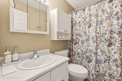 Bath - 8790 Lagrange Rd, Smithfield, KY 40068 photo 3 of 5