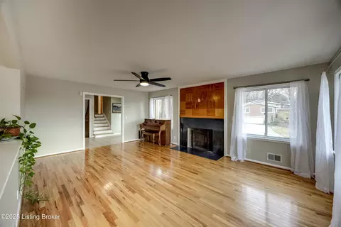 609 Wilderness Rd, Louisville, KY 40214