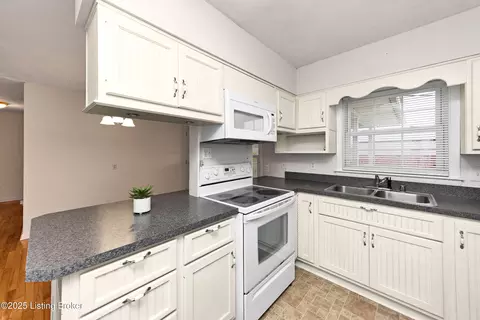 Kitchen - 7585 Sonora Rd, Sonora, KY 42776 photo 1 of 2