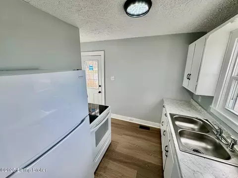 Kitchen - 314 Covington Ave, Springfield, KY 40069 photo 3 of 3