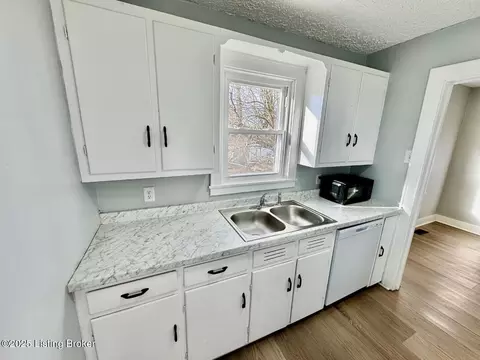 Kitchen - 314 Covington Ave, Springfield, KY 40069 photo 2 of 3