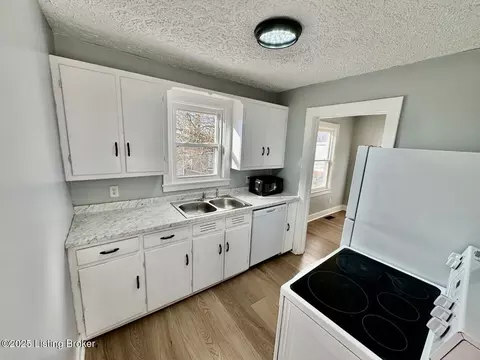 Kitchen - 314 Covington Ave, Springfield, KY 40069 photo 1 of 3
