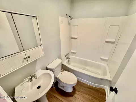 Bath - 314 Covington Ave, Springfield, KY 40069 photo 1 of 1
