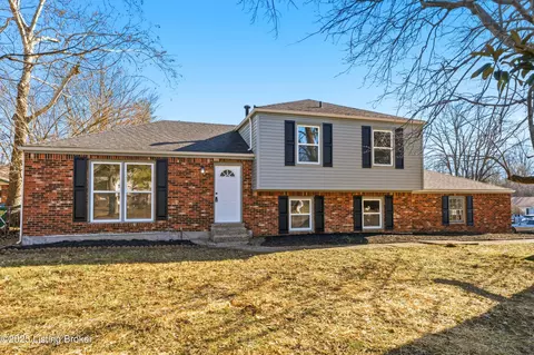 8011 Cortland Dr, Louisville, KY 40228
