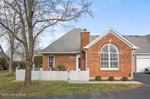 3933 Greenhurst Dr, Louisville, KY 40299