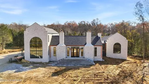 2 Bainsley Ln, Pewee Valley, KY 40056