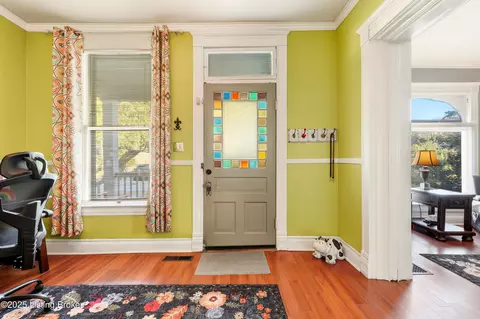 2210 Grinstead Dr, Louisville, KY 40204