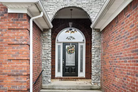 111 Victory Lake Dr, Vine Grove, KY 40175