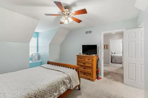 Bedroom - 6609 Willowrun Ln, Pewee Valley, KY 40056 photo 5 of 6