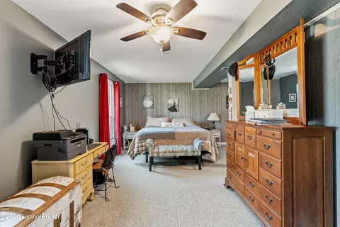 Bedroom - 6609 Willowrun Ln, Pewee Valley, KY 40056 photo 1 of 6