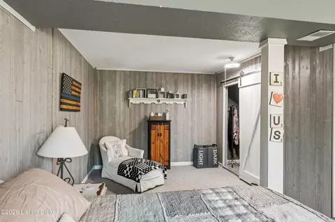 Bedroom - 6609 Willowrun Ln, Pewee Valley, KY 40056 photo 3 of 6