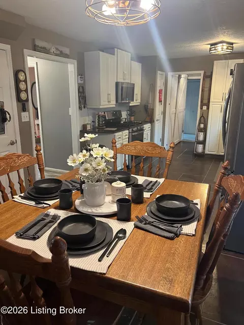 Dining - 6609 Willowrun Ln, Pewee Valley, KY 40056 photo 1 of 1