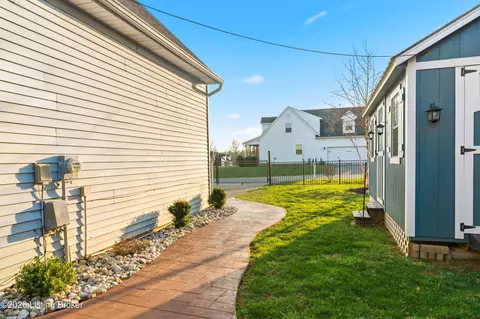 Exterior - 6609 Willowrun Ln, Pewee Valley, KY 40056 photo 9 of 10
