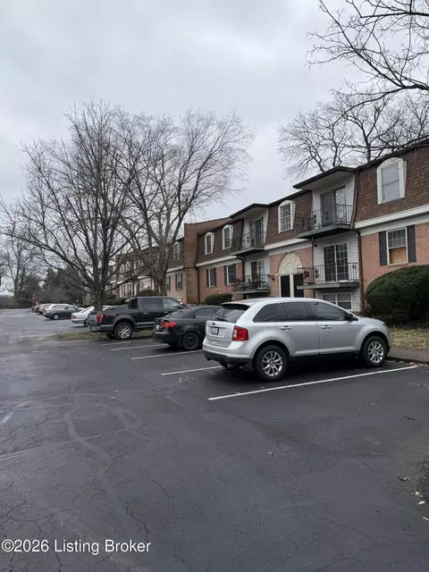 303 Chanel Ct #7, Louisville, KY 40218