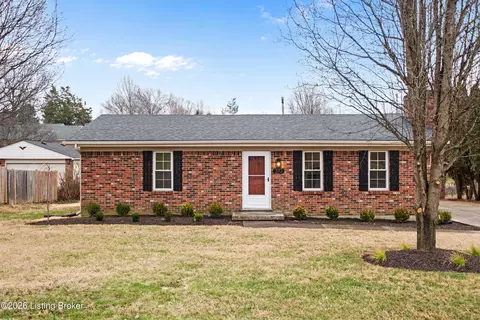 373 Circle Dr, Shepherdsville, KY 40165