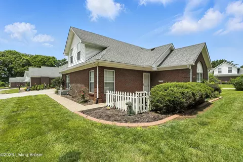 8714 Applegate Village Dr, Louisville, KY 40219