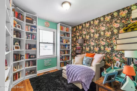 2018 Dixie Garden Dr, Louisville, KY 40272