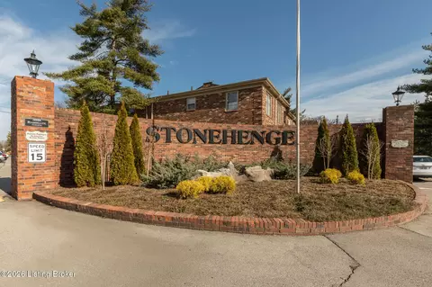 248 Stonehenge Dr #104, Louisville, KY 40207